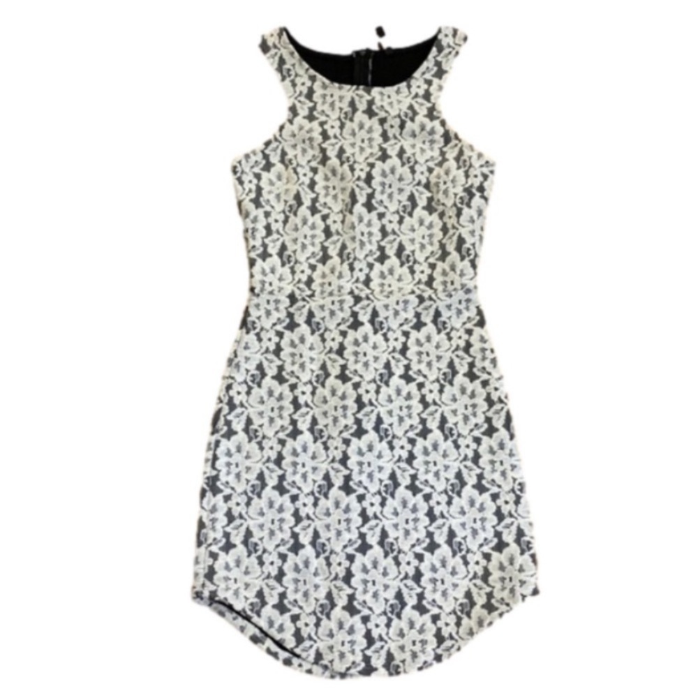 Blanc Bodycon lace dress size small - Picture 3 of 10